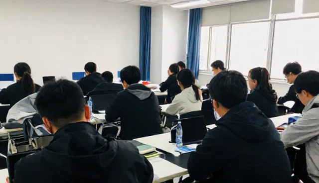 技术外包在业务策略中的适用条件与选择依据